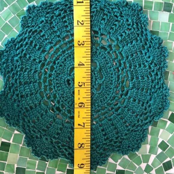 VINTAGE CROCHET DOILIES SET OF 4 - Picture 5 of 5